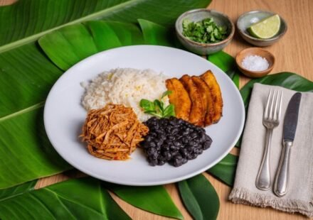 Traditional-cuban-food-plate.jpg